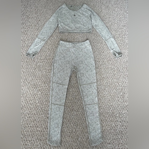 Gymshark Fleur Textured Marl Workout Set - Washed Khaki Marl Green - Picture 2 of 14